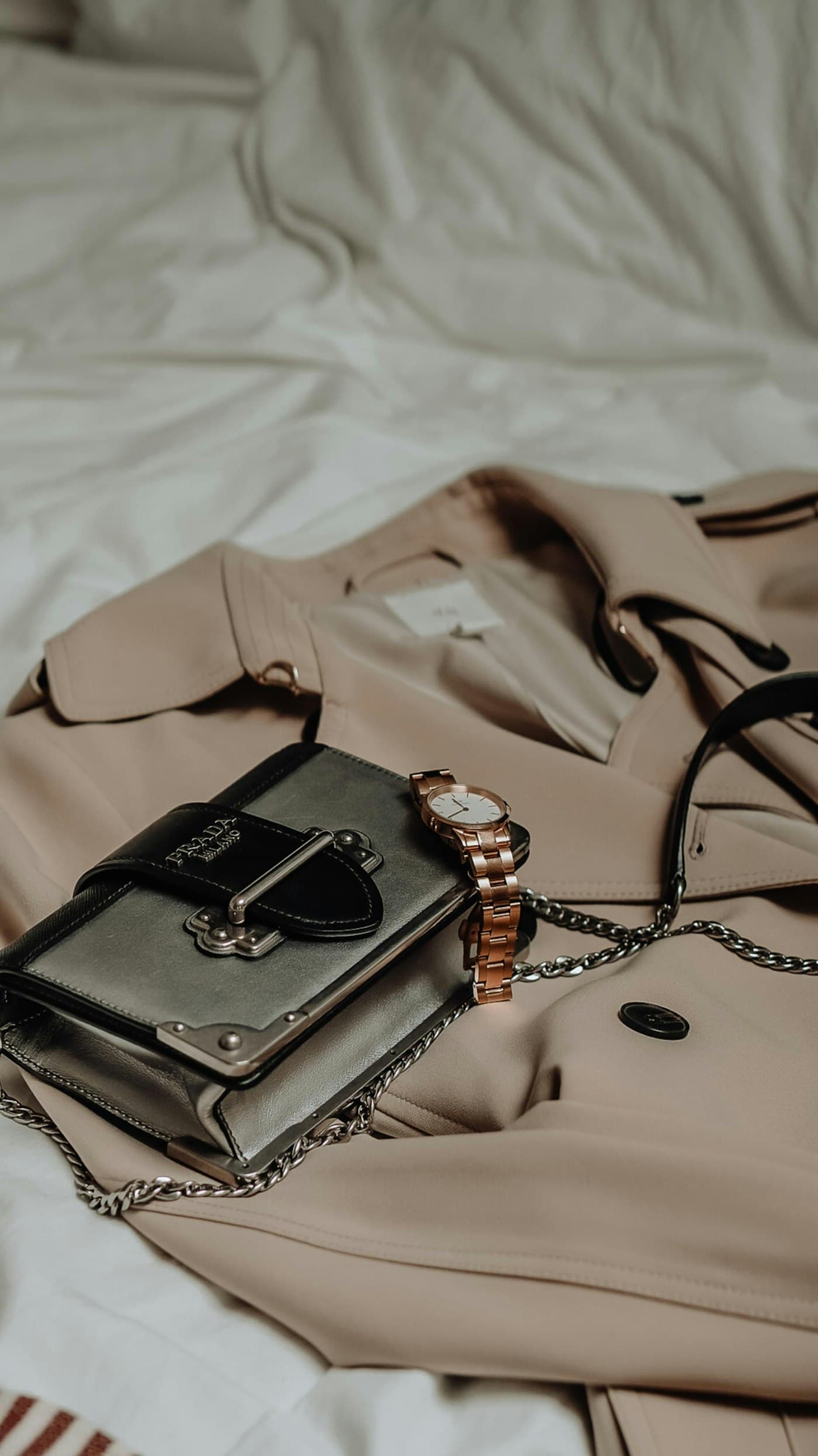 Un sac posé avec soin